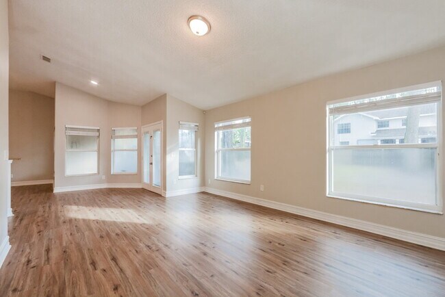 Photo - 2082 Petit Ct