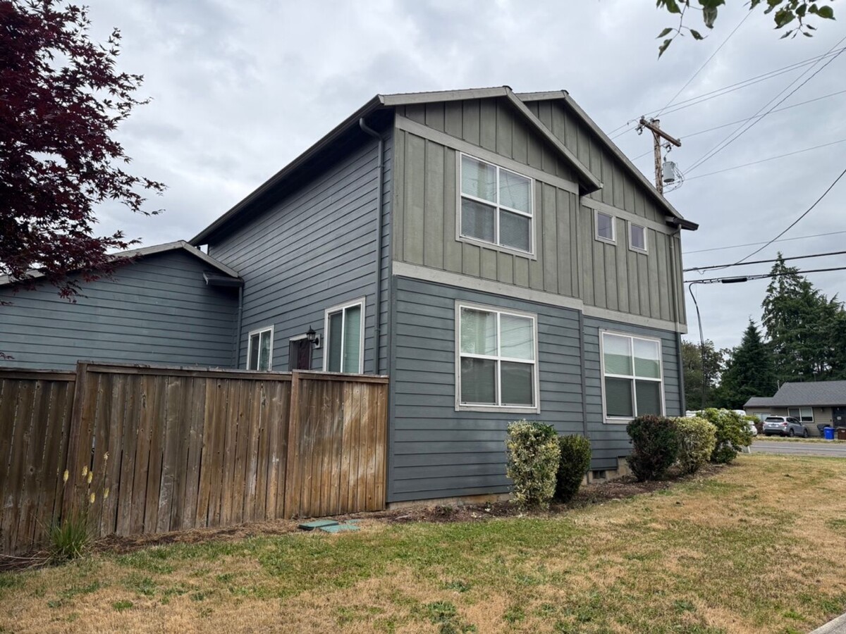 3 Bed, 2.5 Bath Home with Stainless Applia... - 3 Bed, 2.5 Bath Home with Stainless Applia...