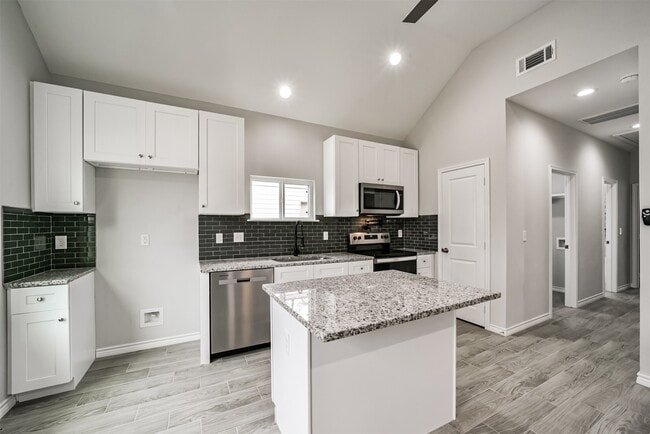 Building Photo - 16613 E Lynbrook