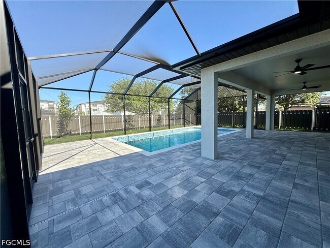302 SW 14th Ave