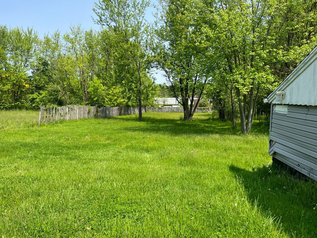 Cute 2 Bedroom Ranch with 2 car garage Rental House Rental in