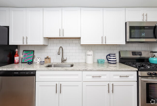 2BR, 1.5BA 1050 SF