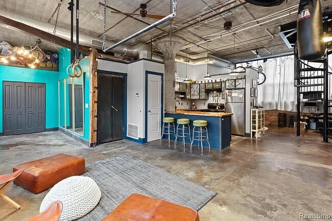 Photo - 5766 Trumbull St Unidad 204