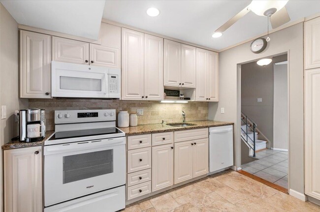 Building Photo - 11 Halcourt Dr
