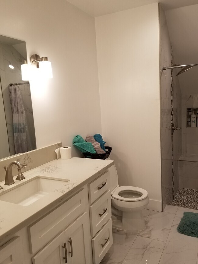 Baño. - 4449 S Slauson Ave