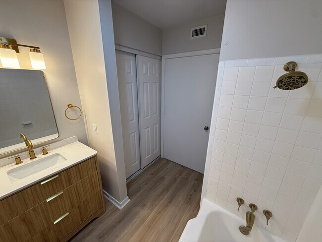 Photo - 627 Shady Ln Dr