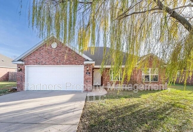 Building Photo - 561 Redbud St