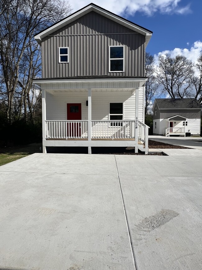 Building Photo - 1228 Sholar Ave