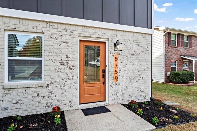 Photo - 5750 Old Gordon Rd
