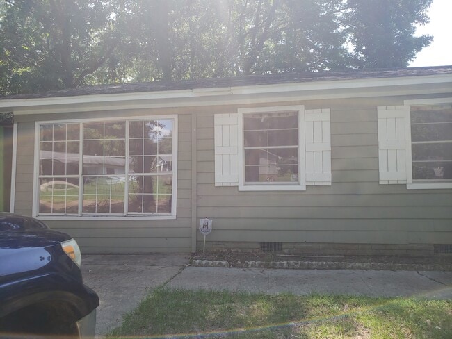 Building Photo - 563 N Park Dr Rental