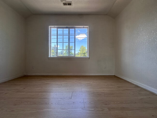 Building Photo - 3100 SE 122nd Ave Rental