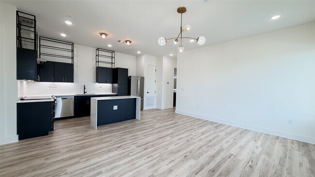 Building Photo - 4722 Old Spanish Trl Unit B301