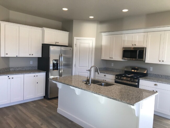 Photo - Spacious 4 bed 2.5 bath Townhome in Hurricane Heights Unit 175