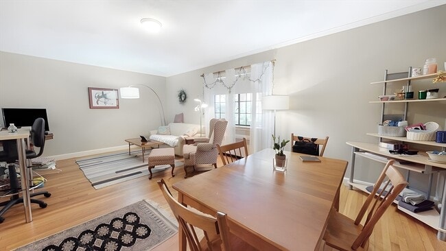 Building Photo - 12 Sewall Ave Unit 2