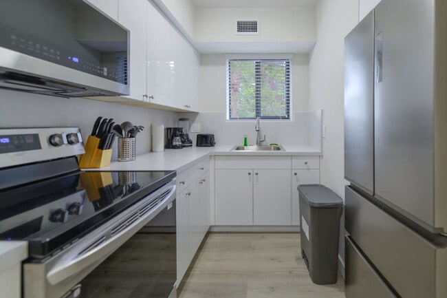 Photo - 700 SW 11th Ave Unidad FL2-ID1022463P