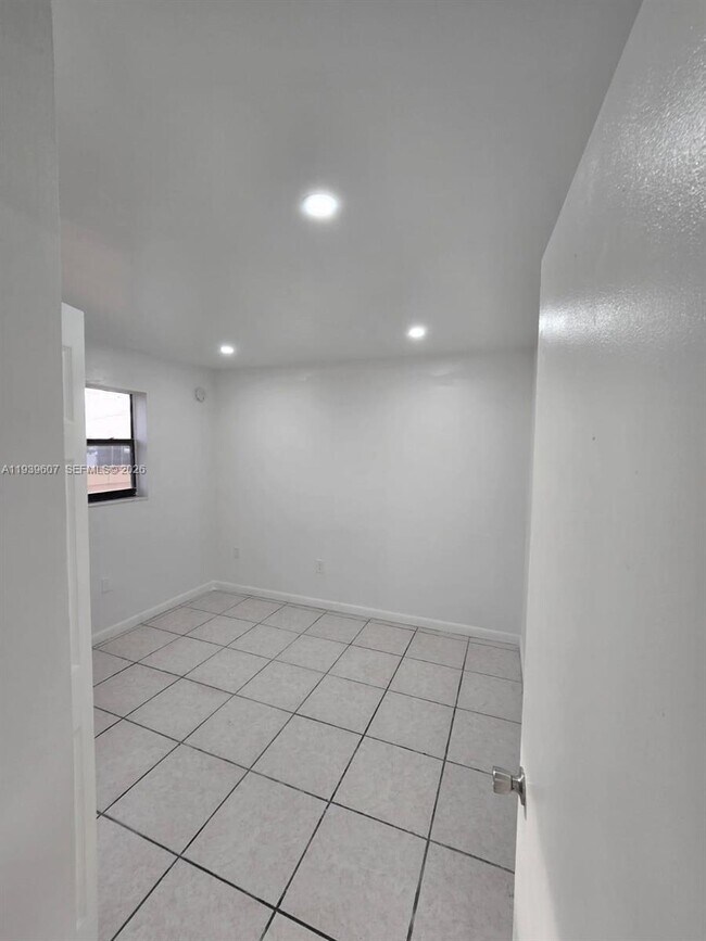 Photo - 2727 NW 17th Ter Unit 404