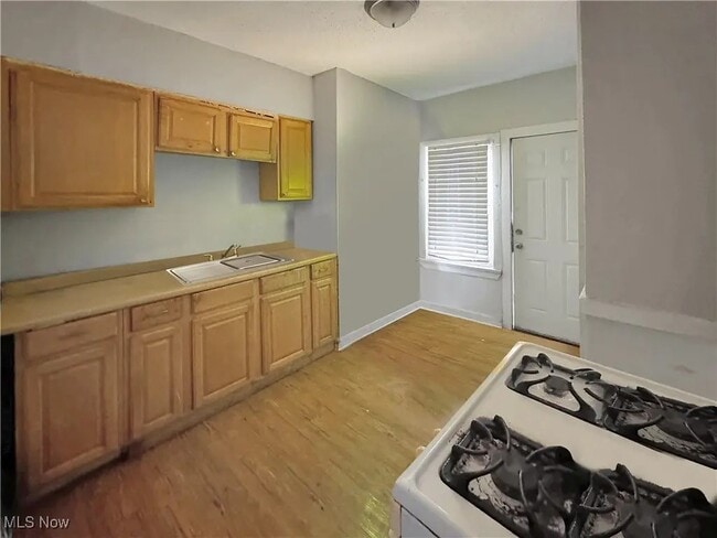 Photo - 14809 Darwin Ave