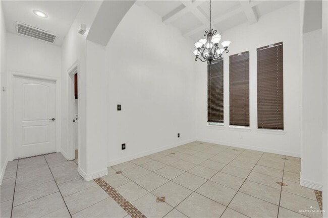 Photo - 23 Yellow Rose Dr