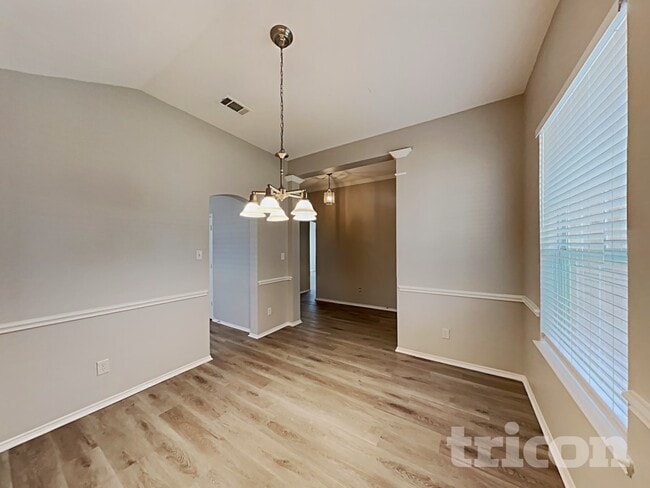 Photo - 8605 Autumn Creek Trail