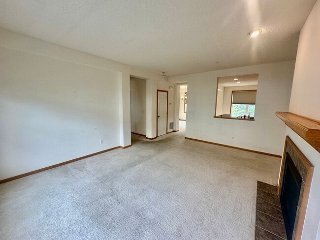 Photo - Gorgeous X-Large 4 Bedroom Townhome in Map...