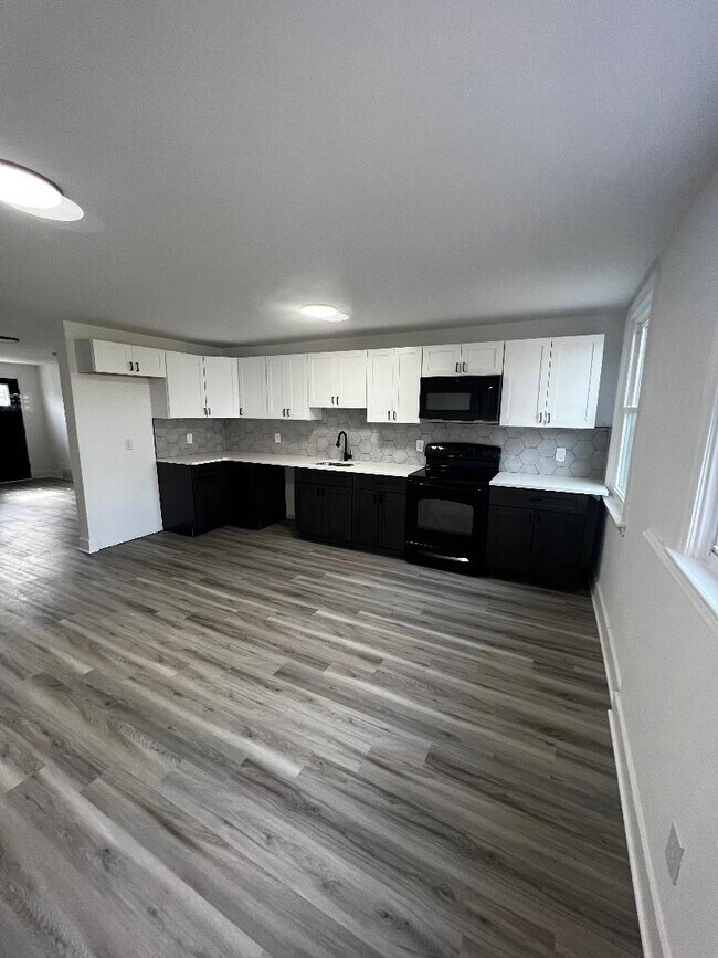 Photo - 340 W 22nd St