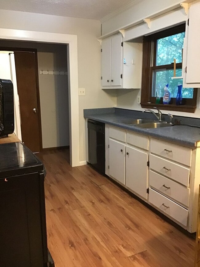 Photo - Spacious Mountain Home With Finished Basement & Great Location!