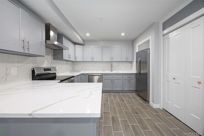 126 Innis Ave Unit 1-1