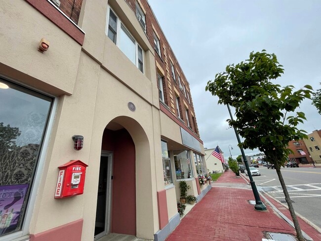 Photo - 15 W Broadway Unit N