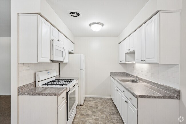 2BR, 1BA - 920SF - Kitchen - Willow Ridge Apartments