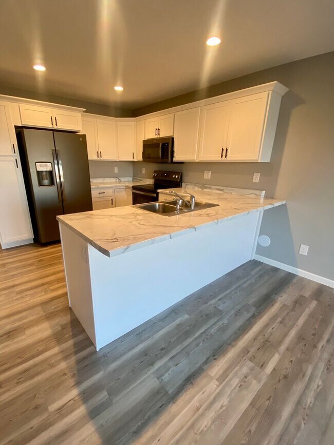 Photo - 3 Bedroom 2.5 Bathroom Condo For Rent!