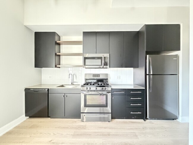 941 W Belmont Ave Unit 105