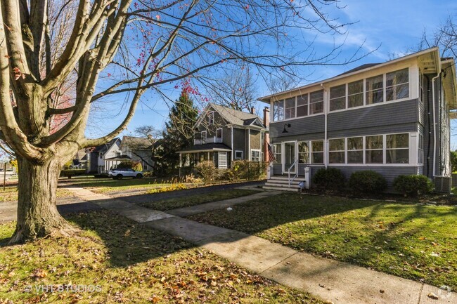 Building Photo - 329 W Maple Ave Rental