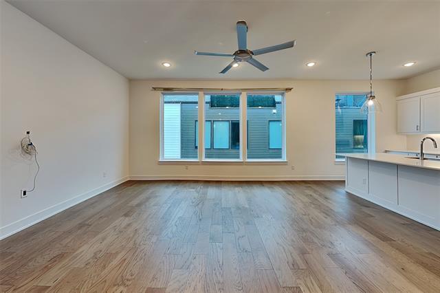 112 E Oscar Dr