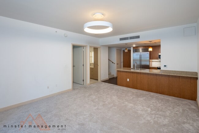 Photo - 555 South St