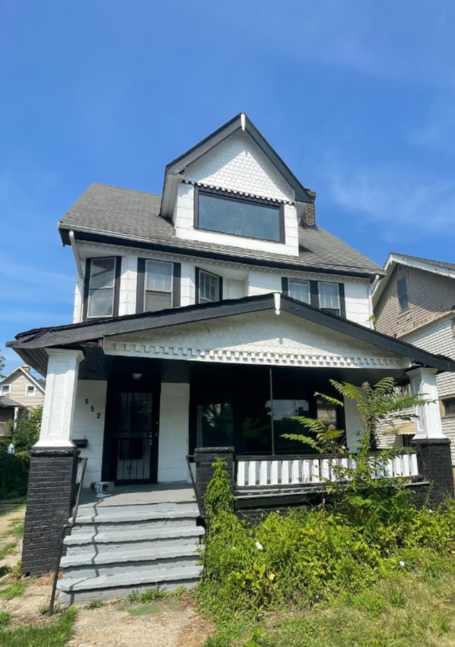 Building Photo - SECTION 8 AND EDEN ACCEPTED!! Stunning 4-B...