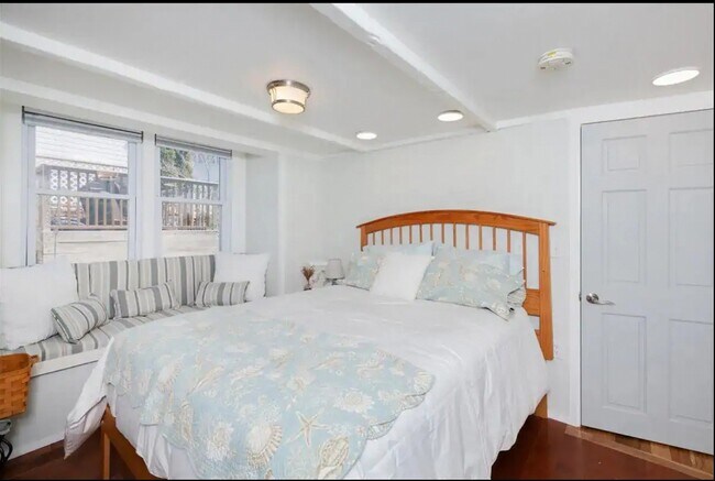 Photo - 170-1 E Main St