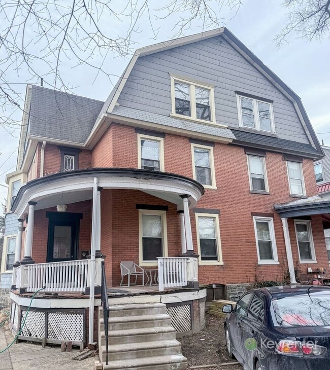 Building Photo - 16 N Rigby Ave Unit Apartment 3