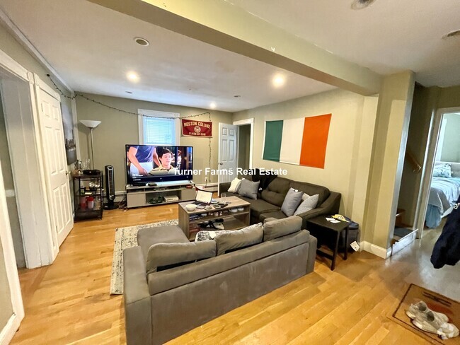 Building Photo - 735 Somerville Ave Unit 3 Rental