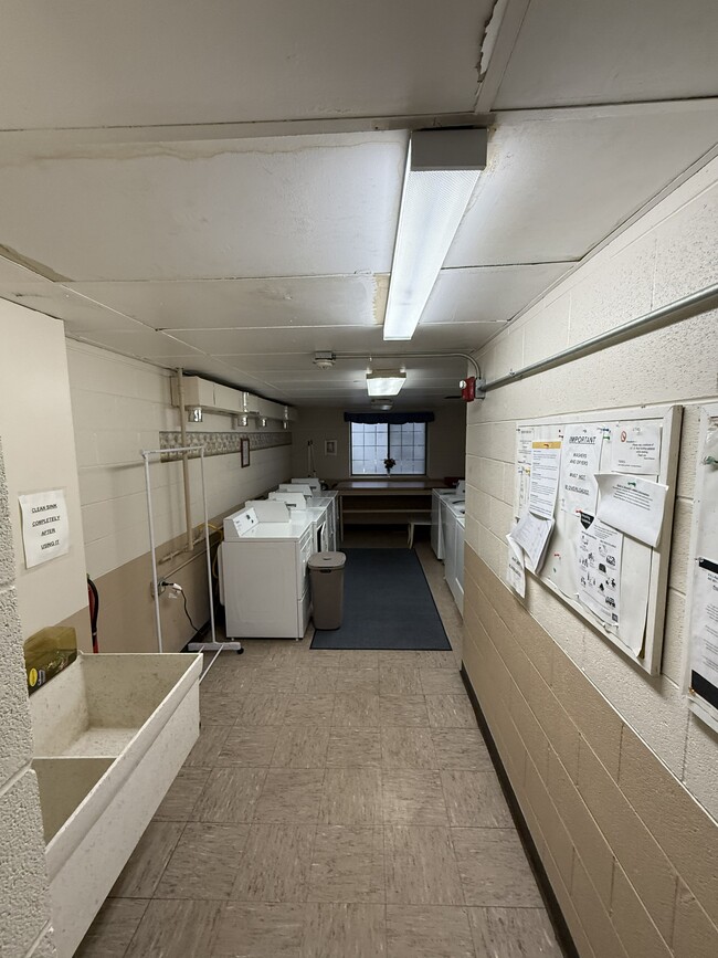 Lavandería del edificio - 110 S Dunton Ave Unidad 3C