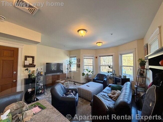 Building Photo - 6 Giles Park Unit #2