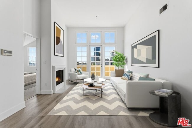 Building Photo - 1225 Armacost Ave Unit 304