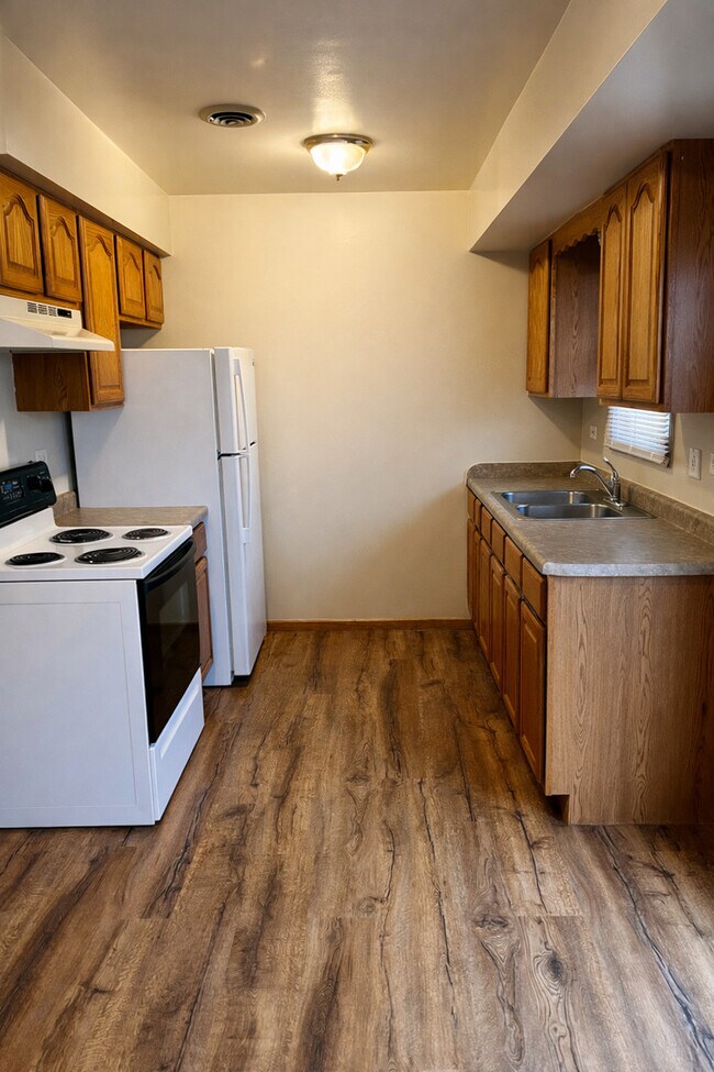 Photo - 465-479 N School St