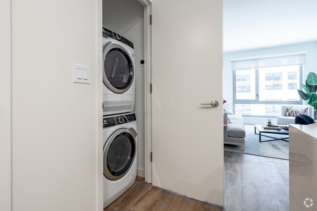 1BR 1BA - 663SF