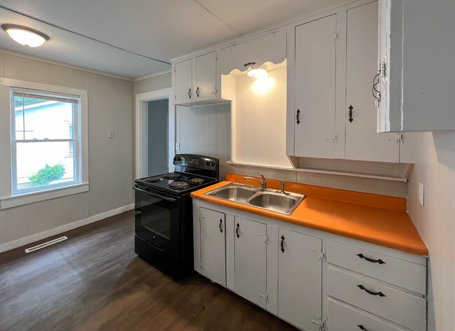 Photo - 2 bedroom | 1 bathroom | Entire HOME