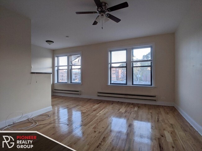 Building Photo - 812 W Diversey Pky