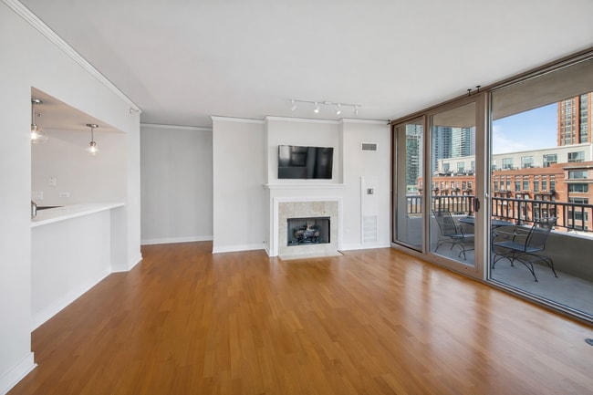 Photo - 200 N Jefferson St Unidad 806