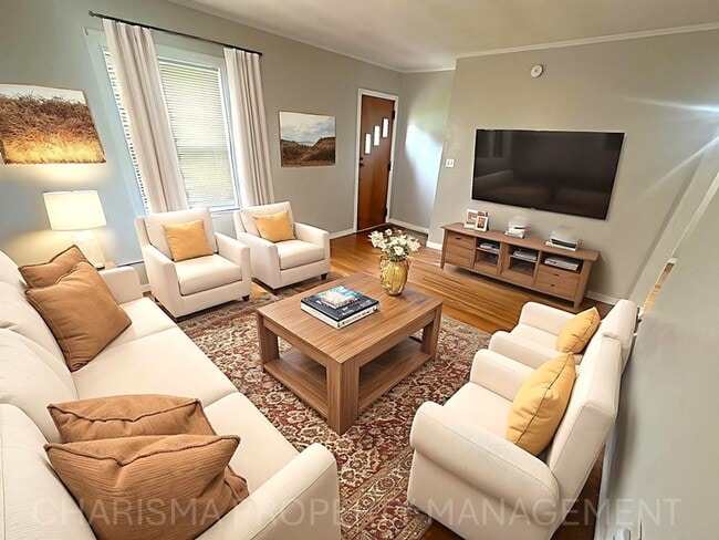 Building Photo - Spacious 2 Bedroom, 1.5 Bath Home, Newly U...