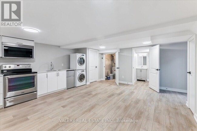 Photo - 245 Church St S