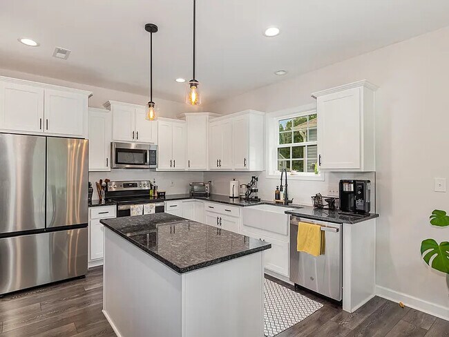 Photo - 325 Whetstone Dr