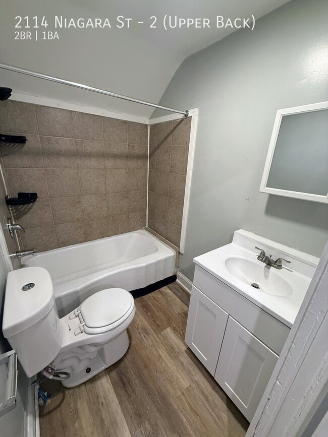 2114 Niagara St Unit 2 (Upper Back)